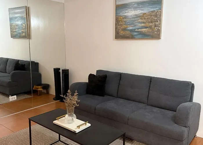 Modern Lounge 2br Pool & Netflix Near Airport Manila