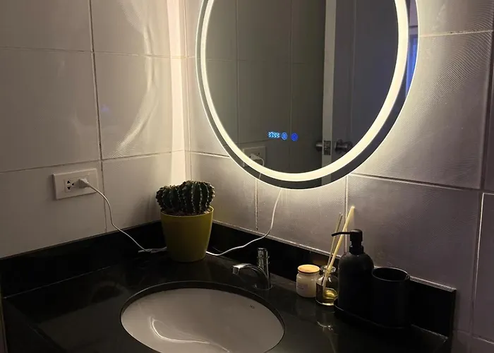 Modern Lounge 2br Pool & Netflix Near Airport Apartamento Manila