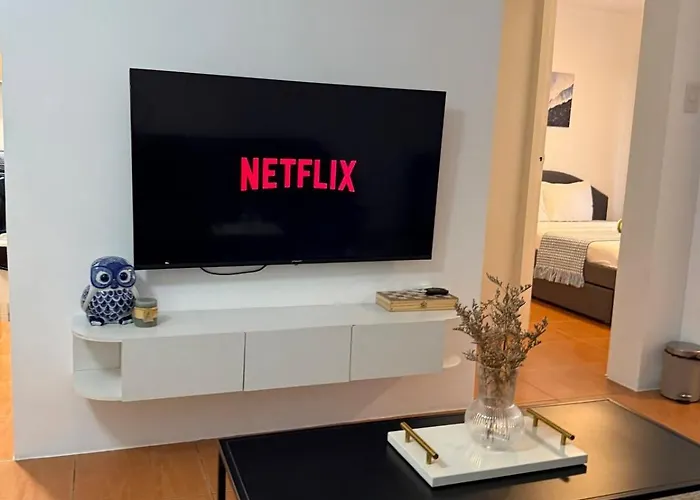 Modern Lounge 2br Pool & Netflix Near Airport Apartamento *