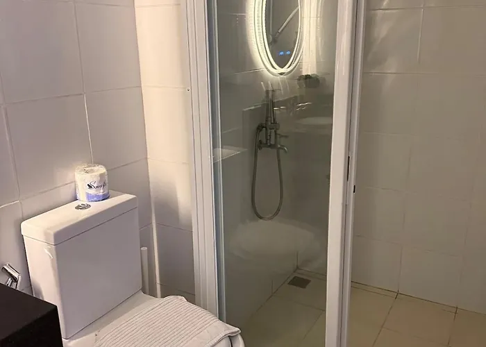 Modern Lounge 2br Pool & Netflix Near Airport * Manila